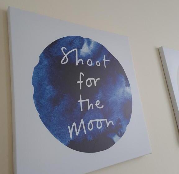 Characterful 2 Bed Apartment   Spacious & Comfy