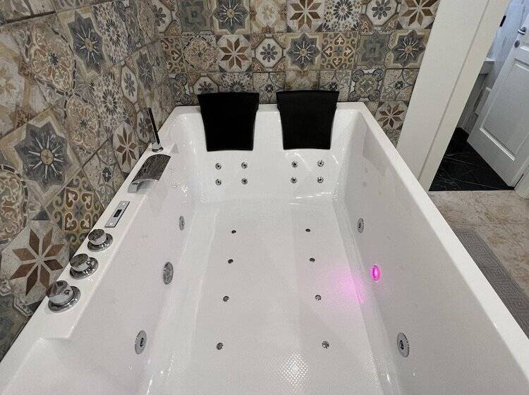 Gianluis Luxury Suites