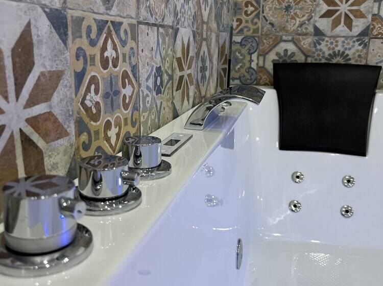 Gianluis Luxury Suites