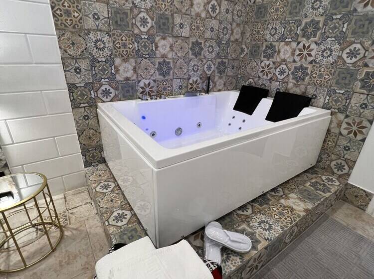 Gianluis Luxury Suites