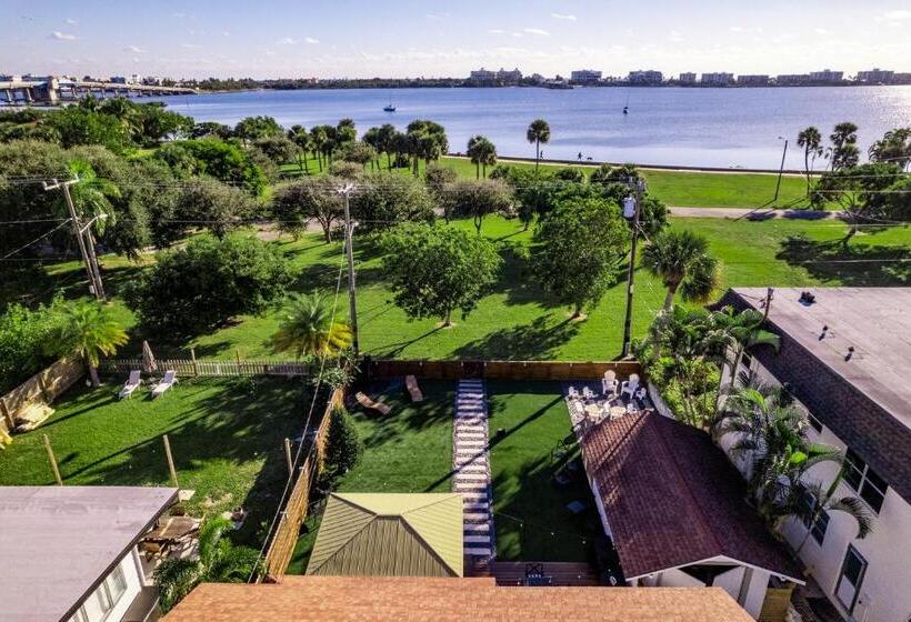 Historic Waterfront Estate With Yard & Modern Kitchen