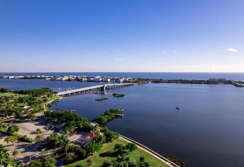 Historic Waterfront Estate With Yard & Modern Kitchen
