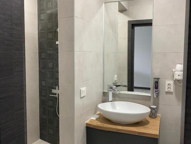 هتل готель ресторан два леви