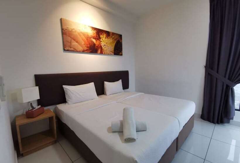 בית מלון כפרי Oyo 90400 One Tebrau Homestay