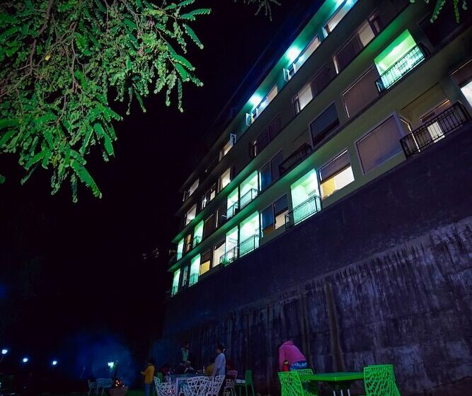 בית מלון כפרי Regenta Place Green Leaf Manali  A Centrally Heated Resort