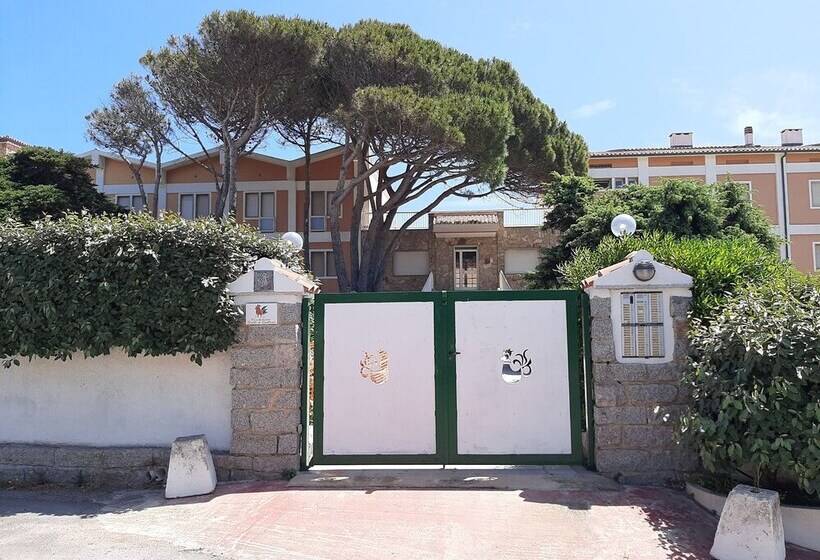 Overlooking The Sea Santa Teresa Gallura