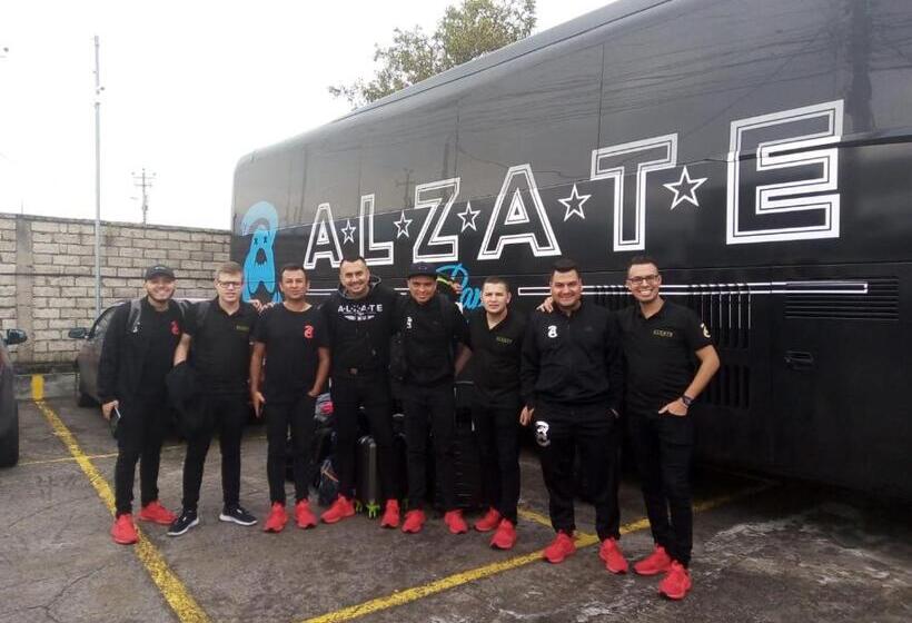 بنسيون Hospedaje El Girasol Tababela