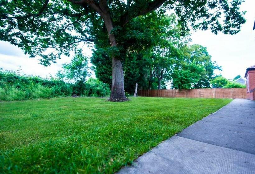 ペンション Sallow Tree House