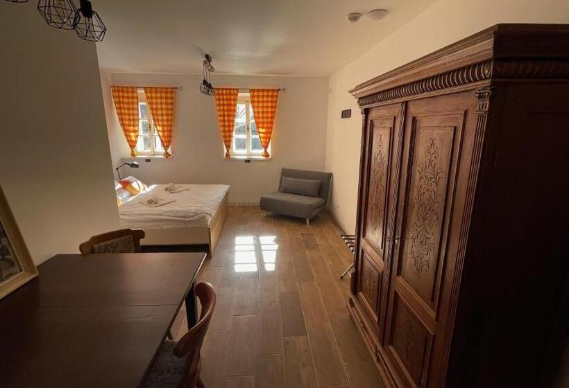 הוסטל Penzion Pod Devítkou