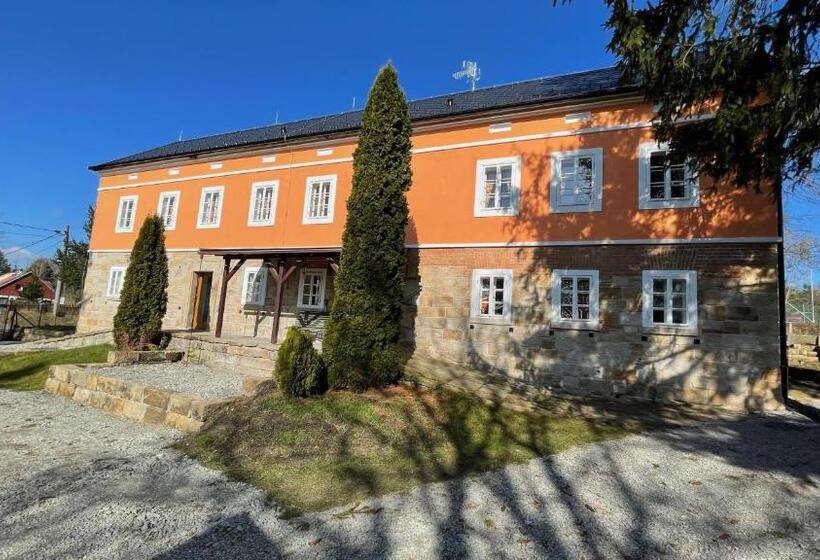 הוסטל Penzion Pod Devítkou