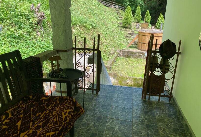 تختخواب و صبحانه Căsuța Din Pădure