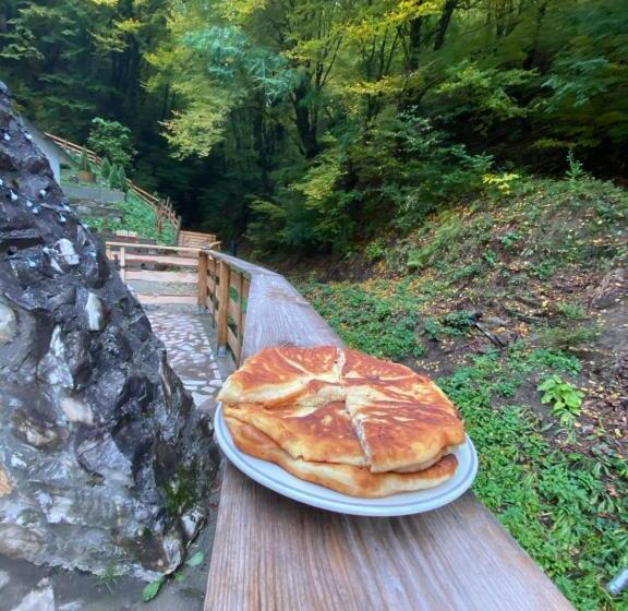 تختخواب و صبحانه Căsuța Din Pădure