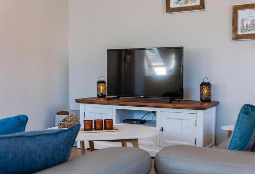 Centrally Located Apartment With Sunny Terrace