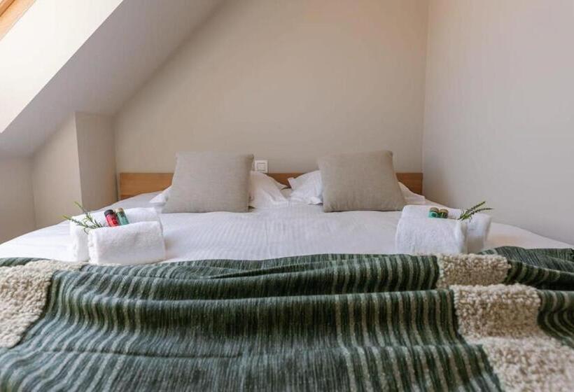 Centrally Located Apartment With Sunny Terrace