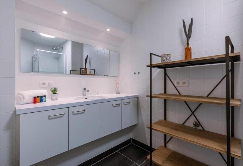 Centrally Located Apartment With Sunny Terrace