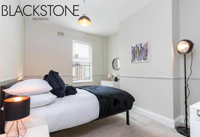 Cheerful One Bedroom House, With On Street Parking By Bpne