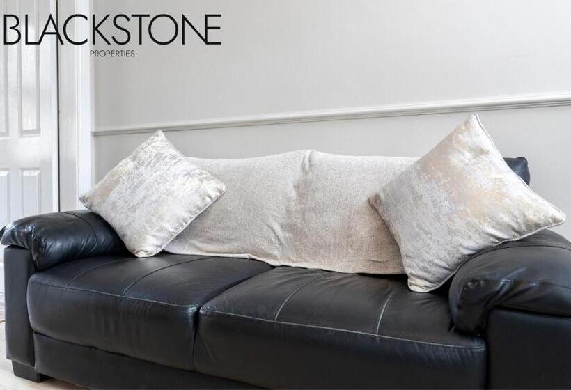 Cheerful One Bedroom House, With On Street Parking By Bpne