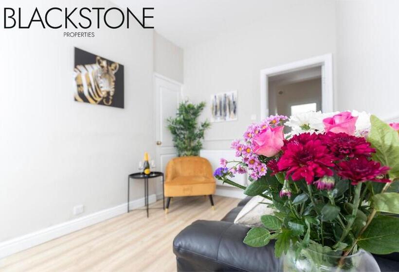 Cheerful One Bedroom House, With On Street Parking By Bpne