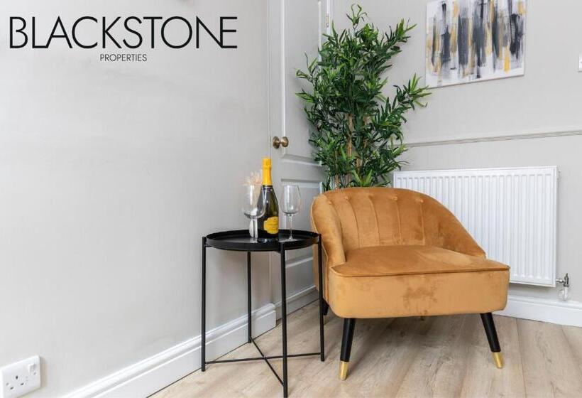 Cheerful One Bedroom House, With On Street Parking By Bpne