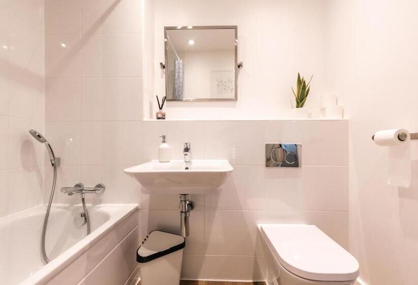 City View Apart Central Of Southampton 2 Beds & 2 Bath   Free Private Parking Space