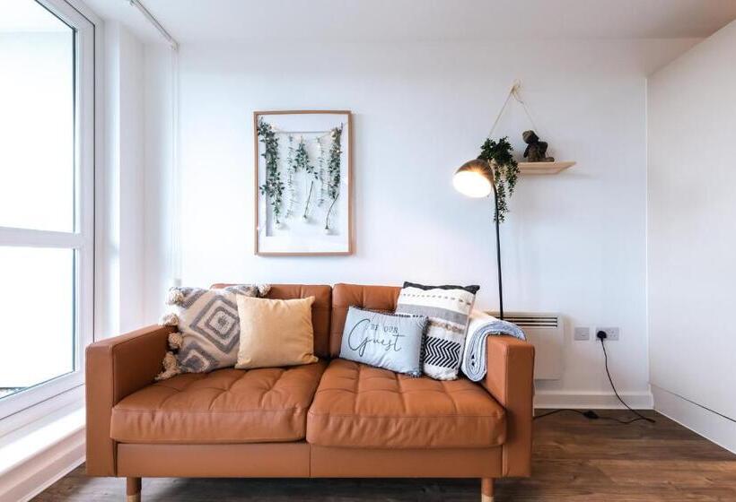 City View Apart Central Of Southampton 2 Beds & 2 Bath   Free Private Parking Space