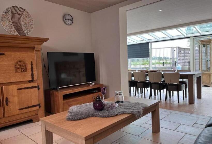 Comfortabele Woning Mét Omheinde Tuin Aan Water Voor 12 P