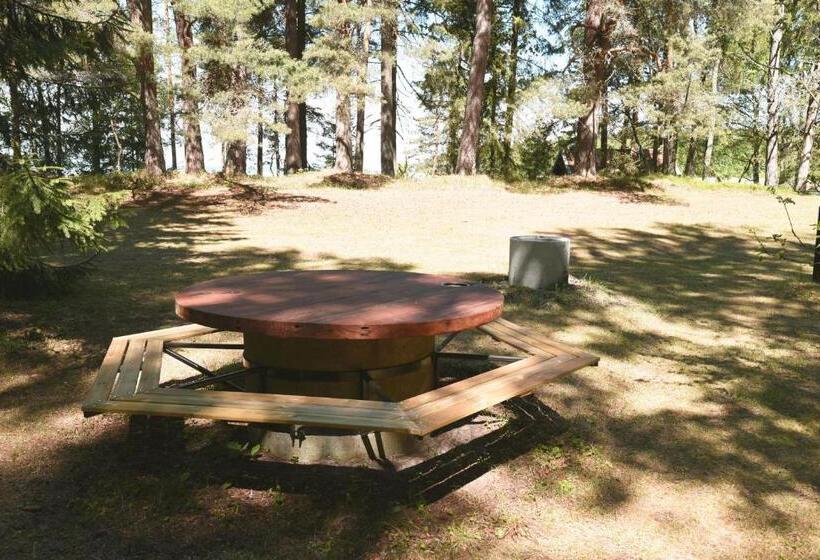 Cozy And Rural Holiday Accommodation 150 Meters From Lake Vanern