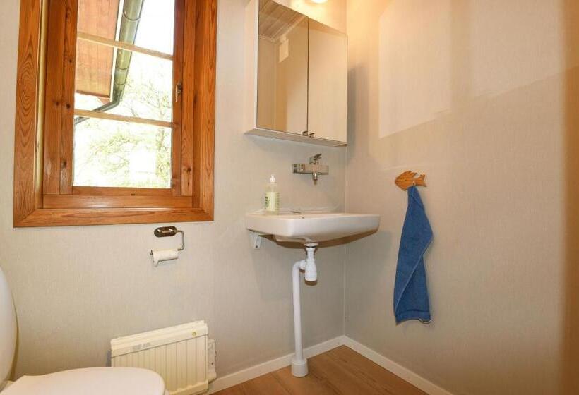 Cozy And Rural Holiday Accommodation 150 Meters From Lake Vanern