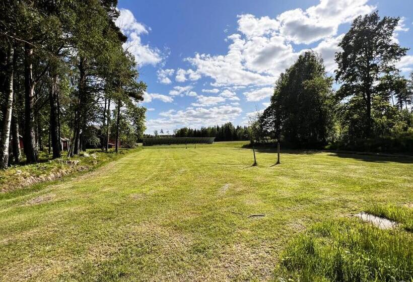 Cozy And Rural Holiday Accommodation 150 Meters From Lake Vanern