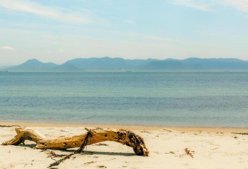 هتل 直島町ふるさと海の家 つつじ荘  Seaside Park Stay Tsutsujiso