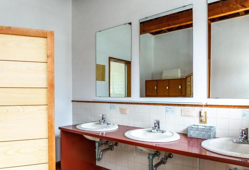 فندق 直島町ふるさと海の家 つつじ荘 Seaside Park Stay Tsutsujiso