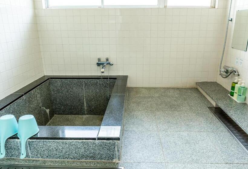 فندق 直島町ふるさと海の家 つつじ荘 Seaside Park Stay Tsutsujiso