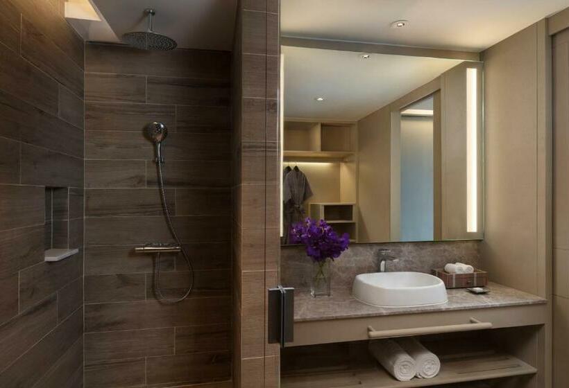 Отель Avani Plus Khao Lak Resort