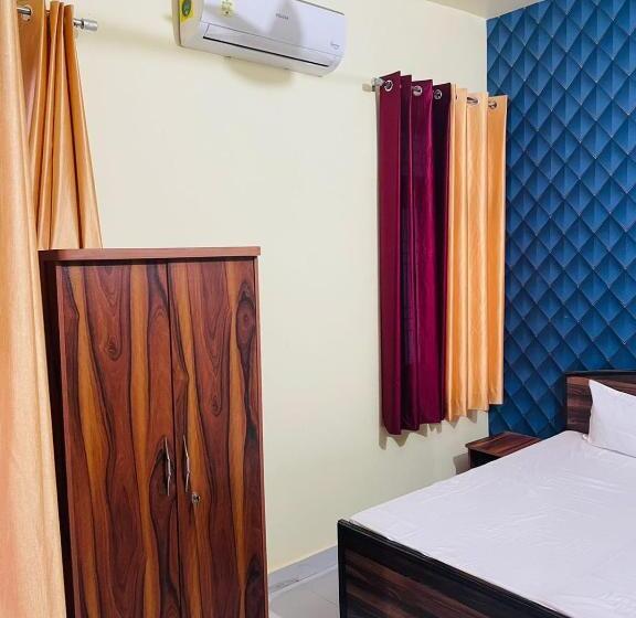 Отель Oyo 83715 Crystal