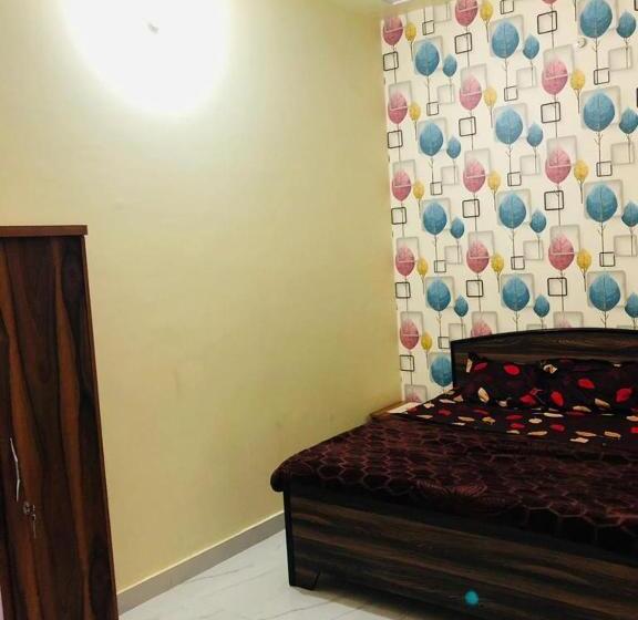 Отель Oyo 83715 Crystal