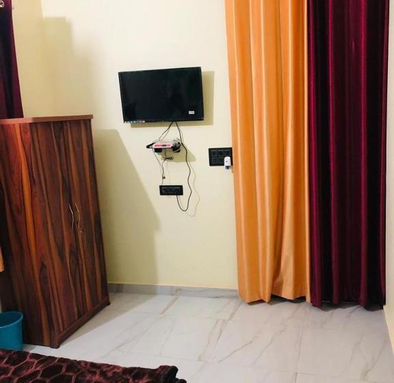 Отель Oyo 83715 Crystal