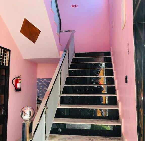 Отель Oyo 83715 Crystal