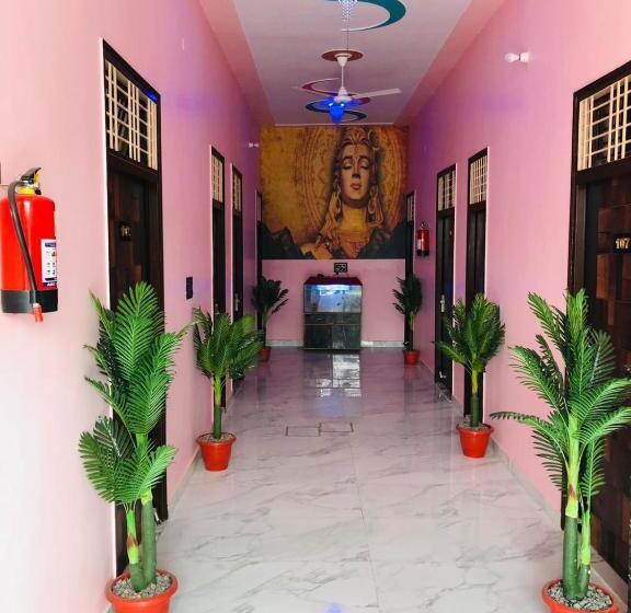 Отель Oyo 83715 Crystal