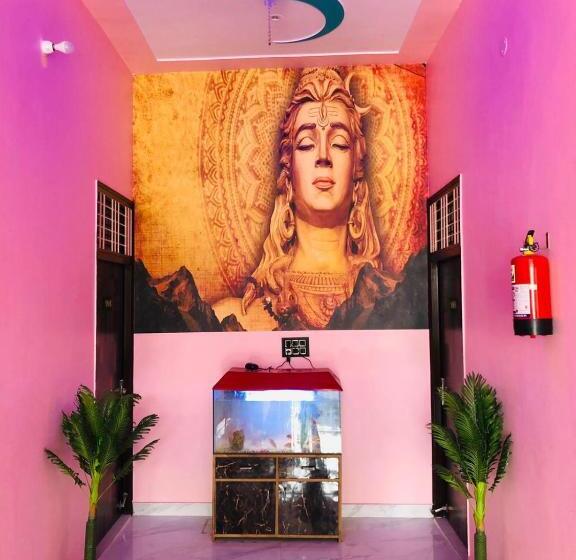 Отель Oyo 83715 Crystal