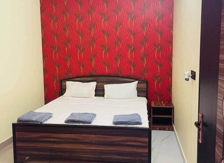 Отель Oyo 83715 Crystal