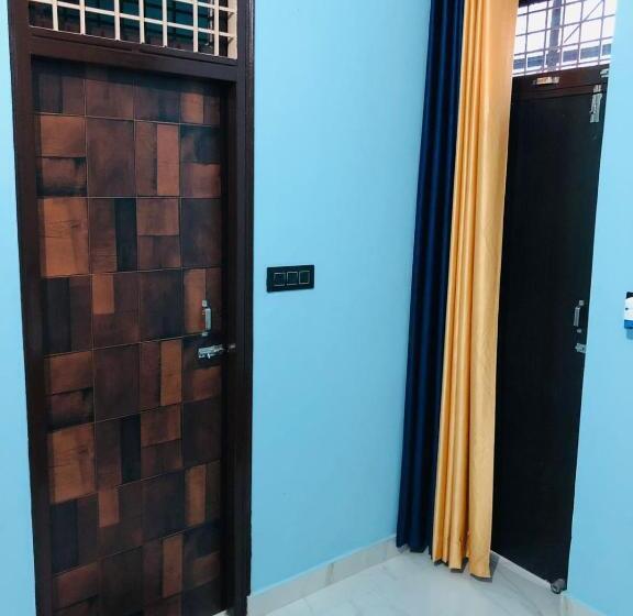 Отель Oyo 83715 Crystal