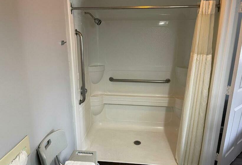 فندق Super 6 Inn & Suites