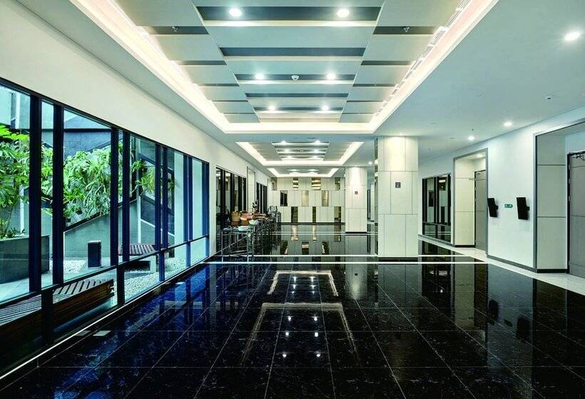 Отель The 1o1 Jakarta Airport Cbc