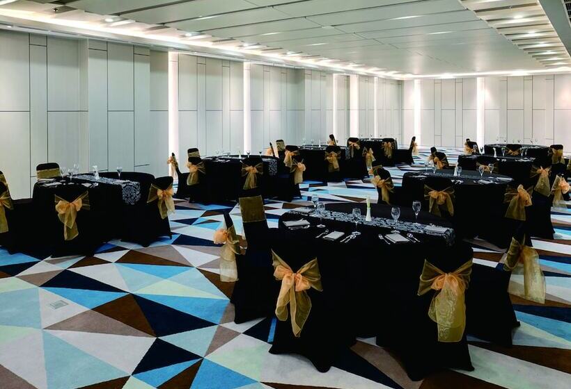 Отель The 1o1 Jakarta Airport Cbc