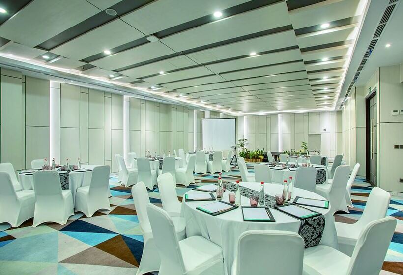 Отель The 1o1 Jakarta Airport Cbc