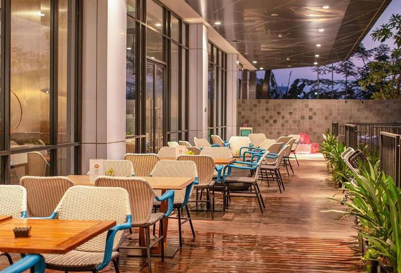 Отель The 1o1 Jakarta Airport Cbc