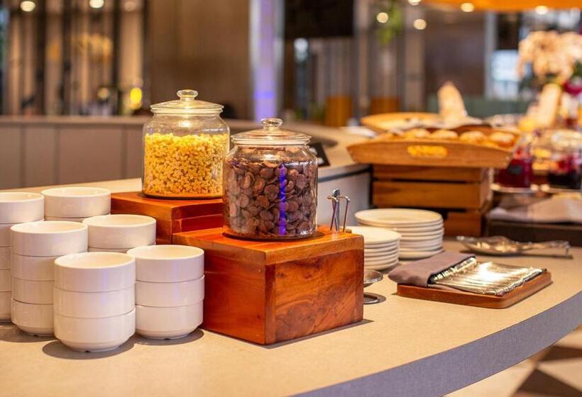 هتل The 1o1 Jakarta Airport Cbc