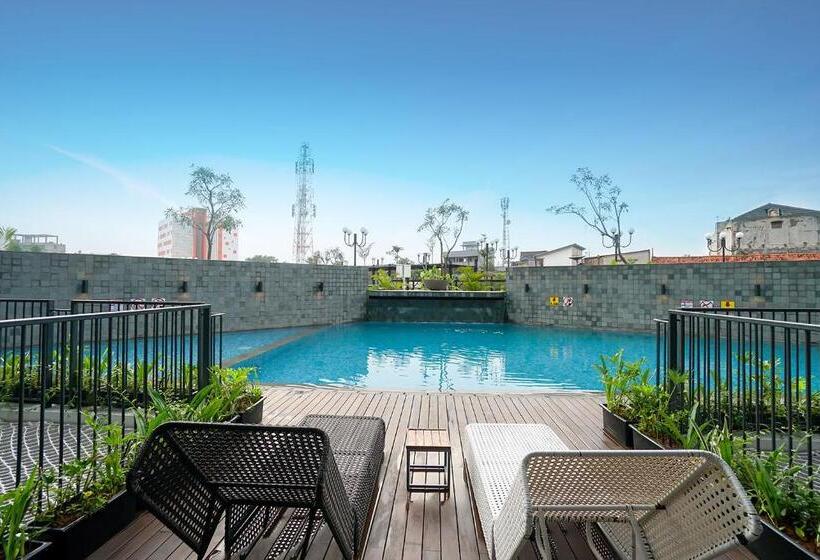 Отель The 1o1 Jakarta Airport Cbc