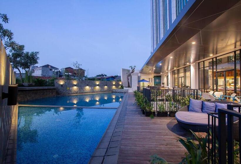 Отель The 1o1 Jakarta Airport Cbc