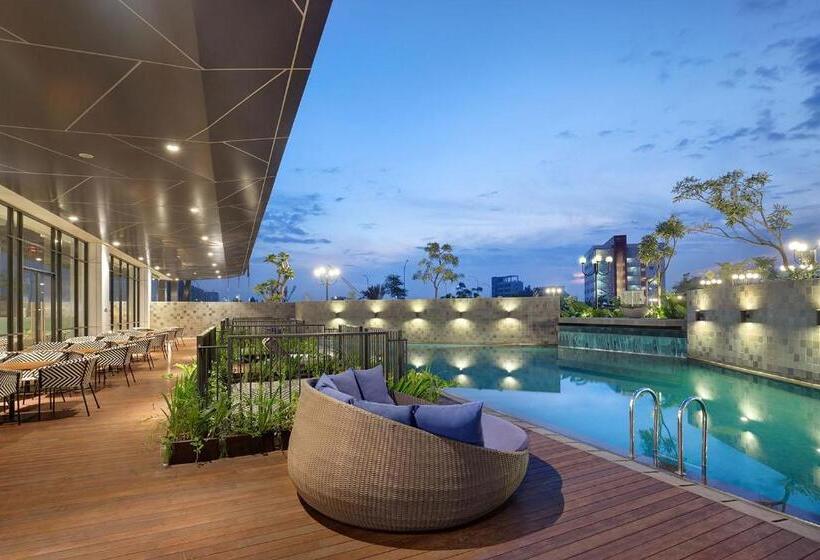 Отель The 1o1 Jakarta Airport Cbc